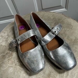 DV Dolce Vita Mellie Silver Metallic Mary Jane Flats - Size 9